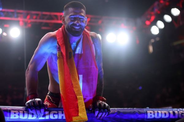 Илия Топурия, новый чемпион UFC в лёгком весе, чемпион в двух весовых категориях, карьера, следующий соперник