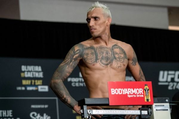 Чарльз Оливейра — Илия Топурия, UFC 317, проваленные взвешивания Оливейры, все случаи, лишение пояса, переход в лёгкий вес