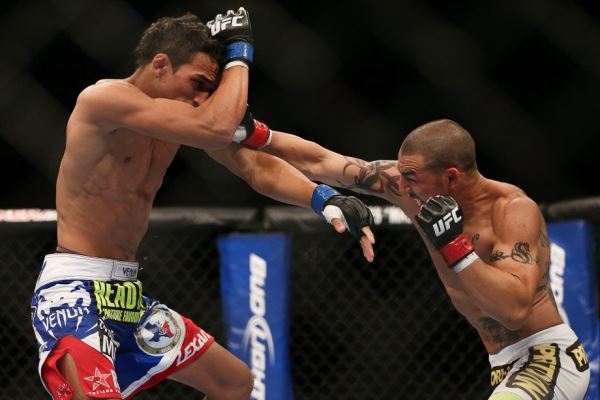 Чарльз Оливейра — Илия Топурия, UFC 317, проваленные взвешивания Оливейры, все случаи, лишение пояса, переход в лёгкий вес