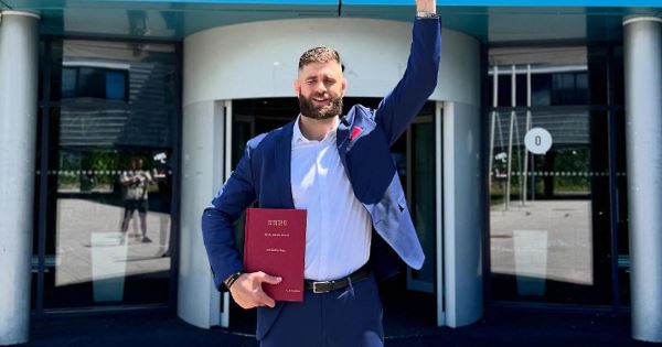 Иржи Прохазка завершил обучение в университете