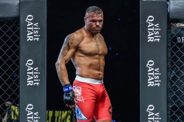 One Championship, финансовые проблемы, убытки, жалобы бойцов на промоушен, владелец One, контракты с бойцами, Анатолий Малыхин