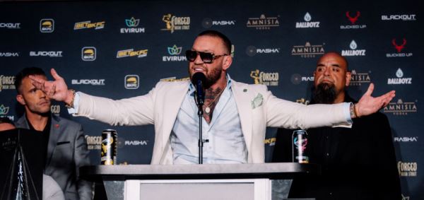 Макгрегор призвал промоутеров вознаградить бойцов за пролитую кровь