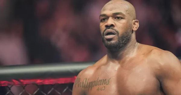 Джон Джонс намекнул, что планирует драться за пояс чемпиона UFC