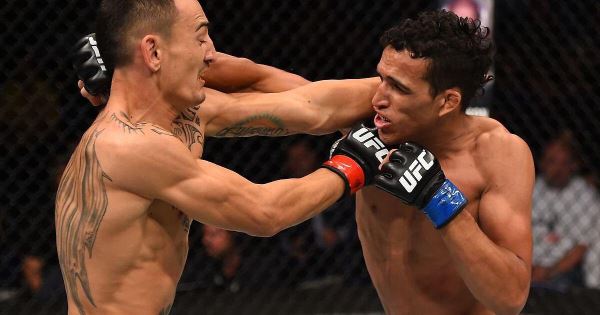 Макс Холлоуэй усомнился в травме Чарльза Оливейры после их первого боя