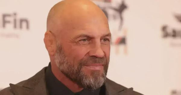 Бывший чемпион UFC Рэнди Кутюр попал в аварию